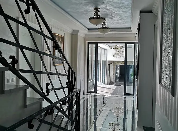 Appartement Adonis 201 *